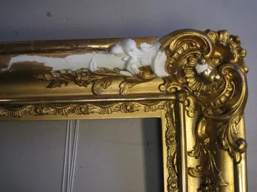 Kittung und Ergänzung eines fehlenden Ornaments am Goldrahmen