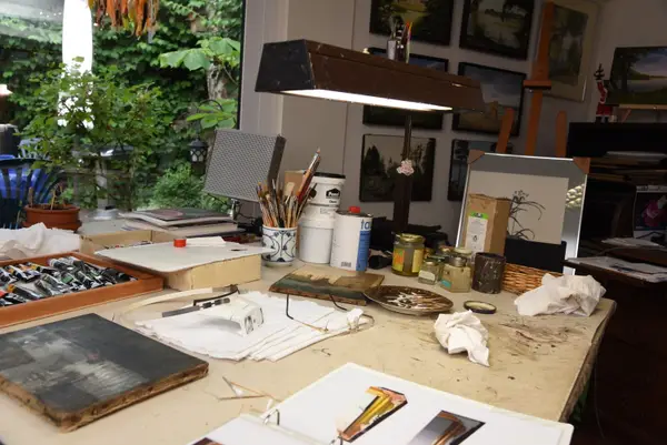 Arbeitsplatz für Rahmenrestaurierung im Atelier am Kaiserdamm in Berlin